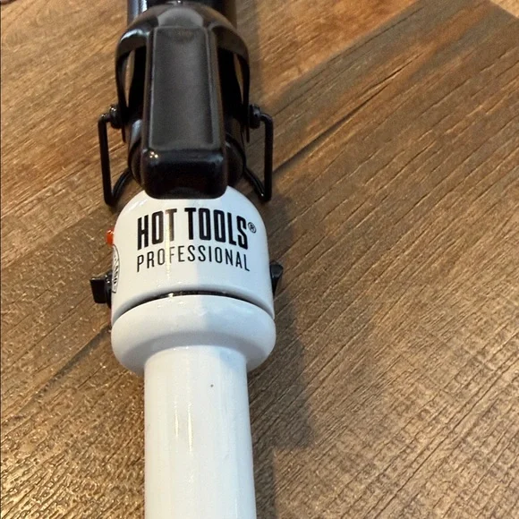 White and Black Curling Iron - Picture 3 of 9